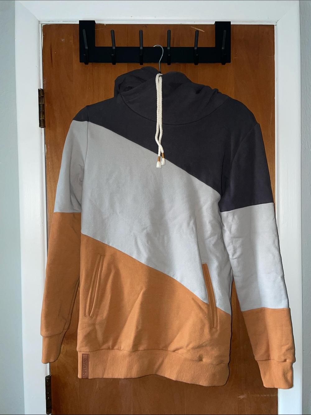 AMPERSAND AVE Colorblock Hooded Pullover in Black, Gray & Brown